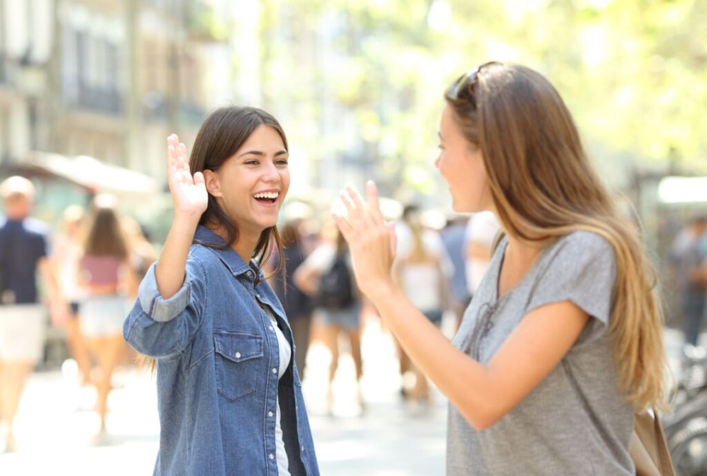 11 TIPS FOR STRIKING UP A CONVERSATION WHEN YOU HAVE NOTHING TO SAY