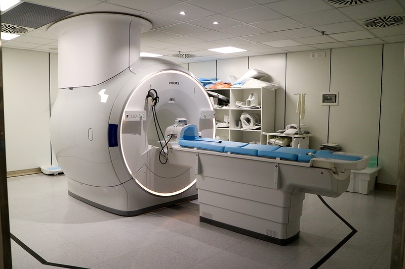 How much does a radiologist earn in Australia?